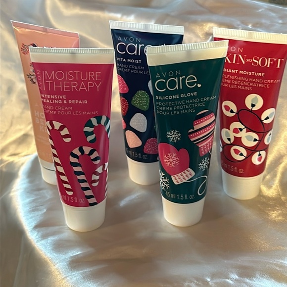 Set of 5 mini Avon Seasonable Hand Lotions New! 1.5 Fl ounces each - Picture 1 of 4